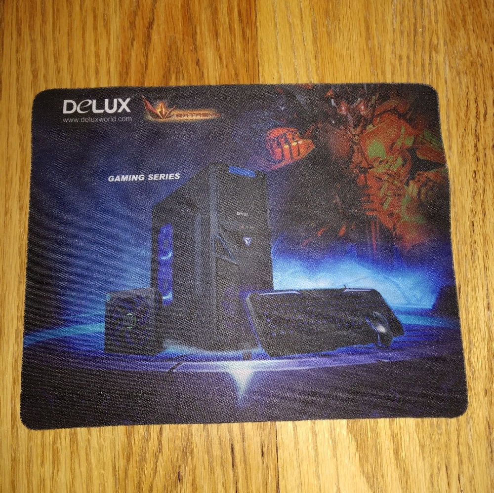 Delux World Extreme gaming series mouse pad, NEW